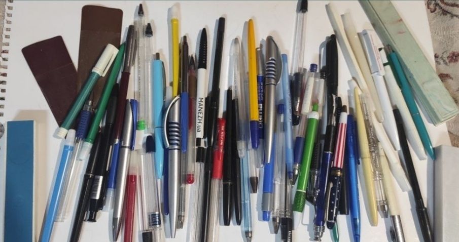 Сегрегатор, папка-реєстратор А4, папки-скоросшивачі, ручки кулькові