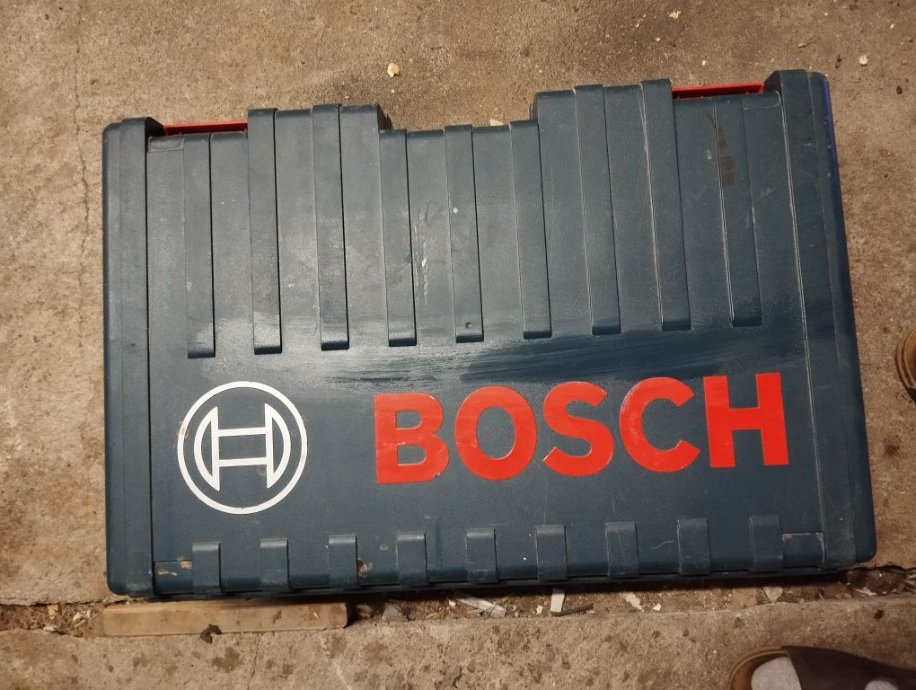 Bosch młot udarowy stan idealny komplet wiertełbardzo mocny