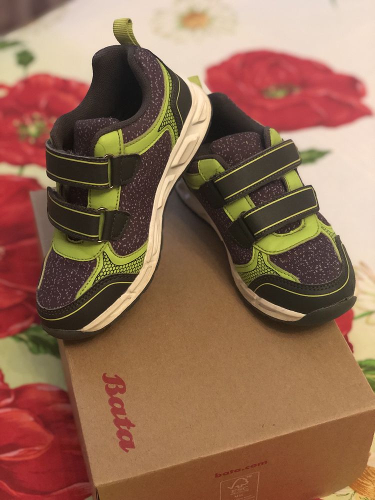 Кроссовки Bata 30 р