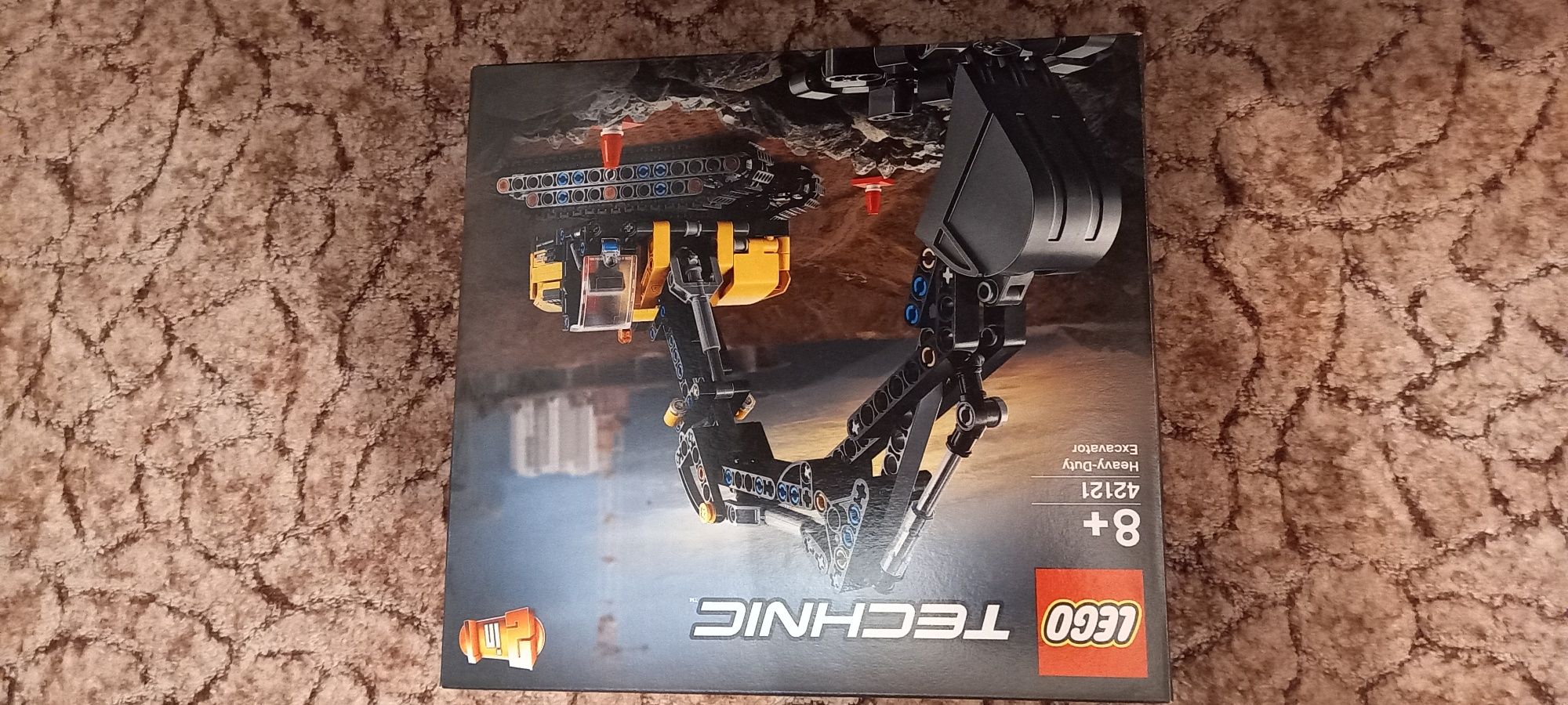 LEGO Technic Wytrzymała koparka 42121