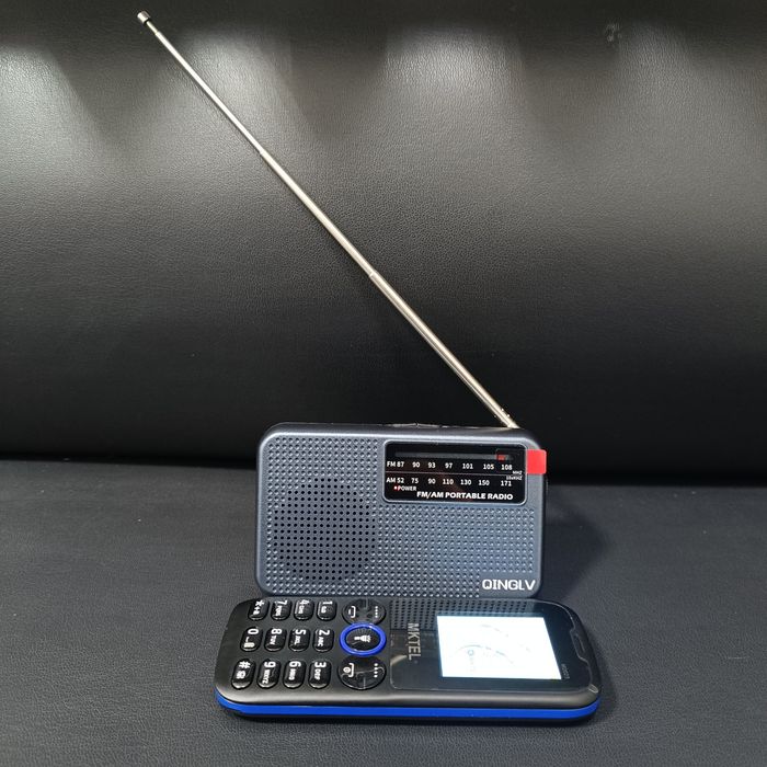 Міні радіо сірого кольору з ремінцем ( швидка доставка ) гучне - стиль