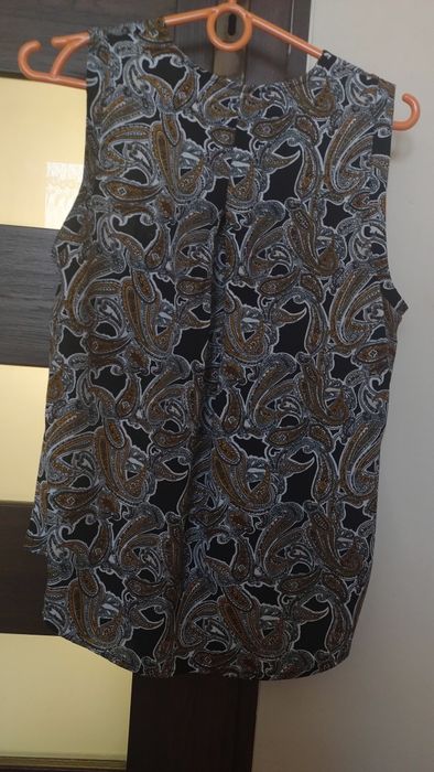 Letnia bluzeczka bez rękawów