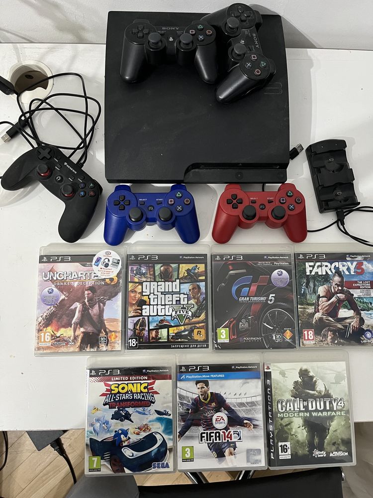 Playstation 3 160 gb + 7 gier + 5 padow