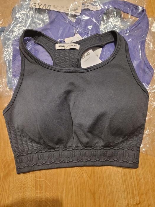 Zestaw trzech staników sportowych