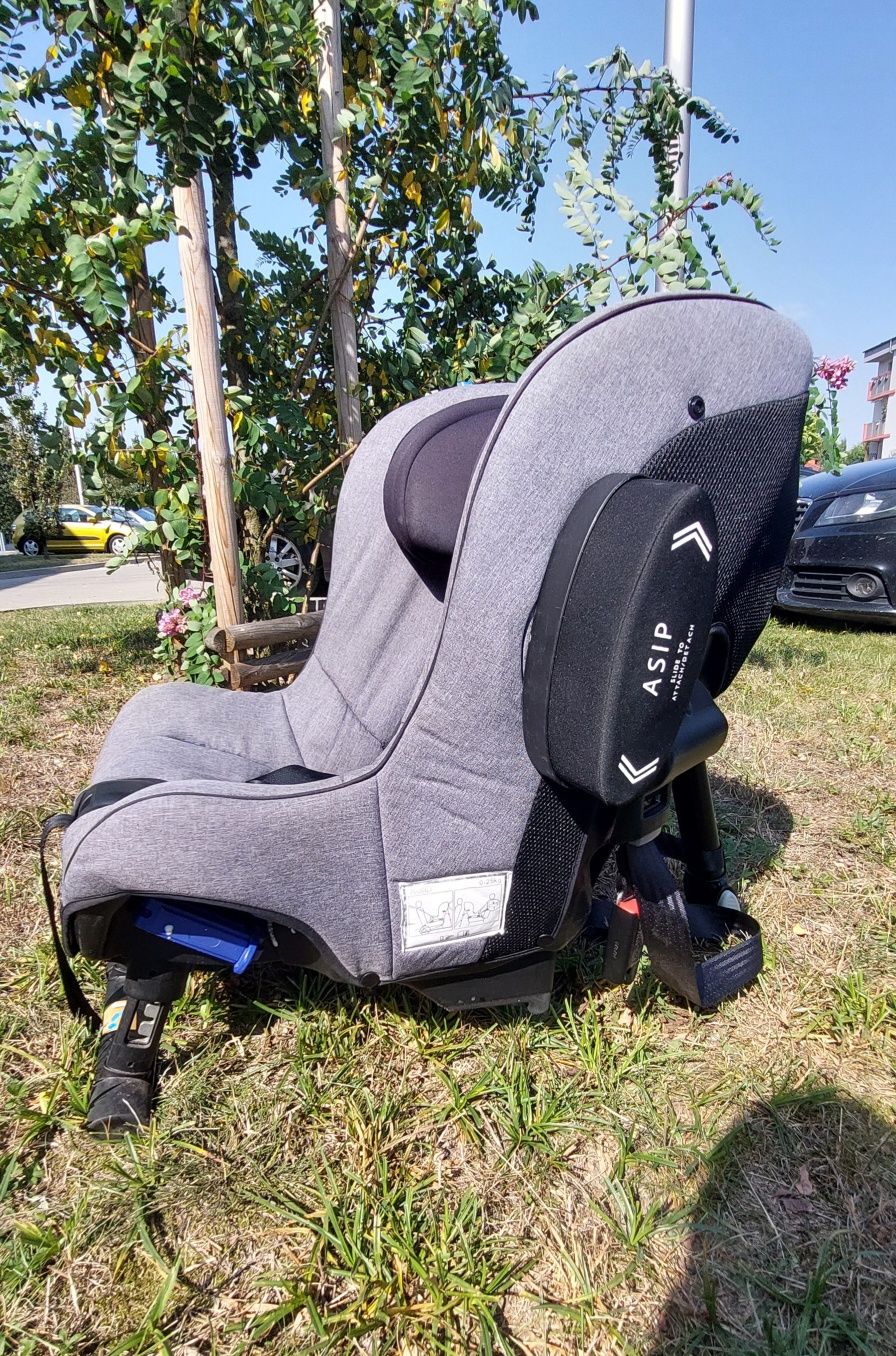 Axkid Minikid 2.0 - fotelik samochodowy 0-25 kg