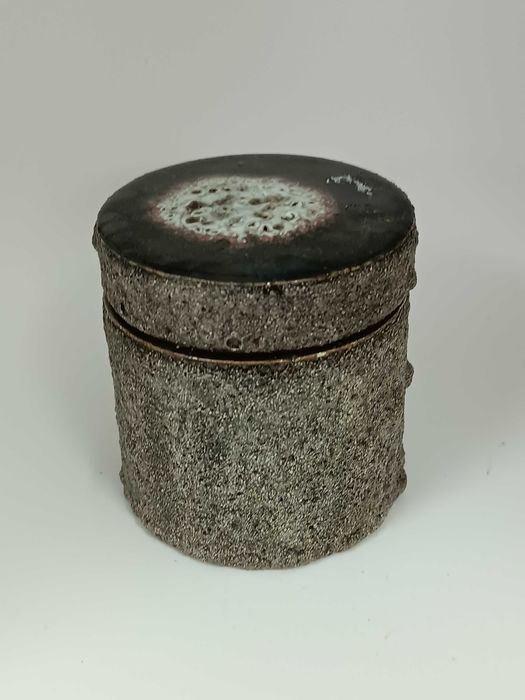 Rara caixa em ceramica modernista assinada Olave