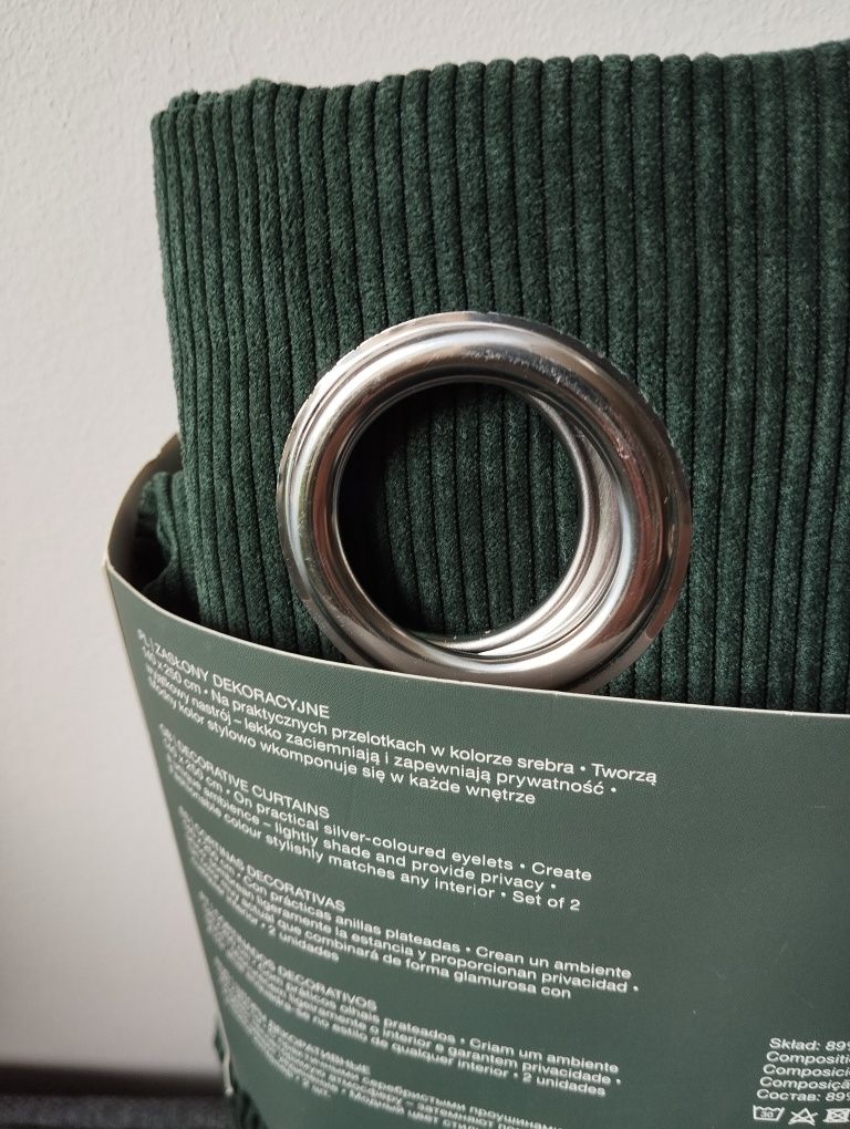 Zielone sztruksowe prążkowane zasłony 140x250cm SMUKEE dwupak zasłon
