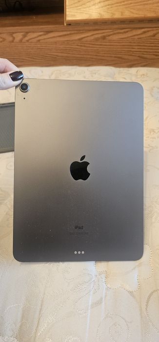 Apple Iphone 15.5 IPad Air модель MYFM2LL/A 64гб