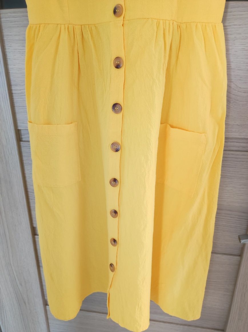 Żółta sukienka na ramiączkach midi