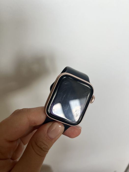 Продам Apple watch se