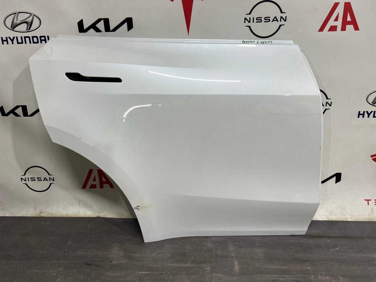 Двері задні праві Tesla Model Y 2020-2024