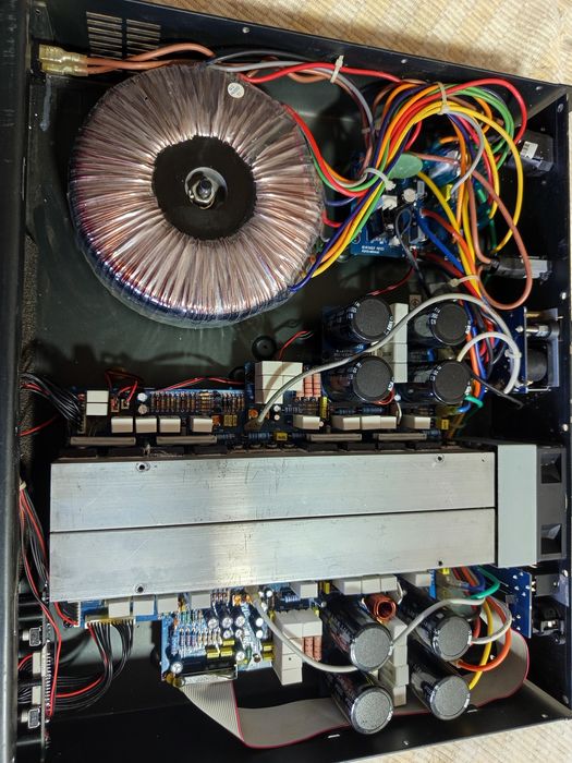 Amplificador Behringer EP 4000