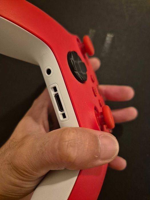 Comando Xbox Series X/S - Cor Pulse Red (Como Novo)