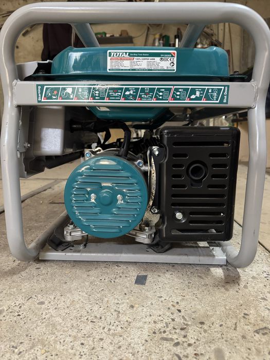 Бензоновий генератор Total TP135006 мощність 2.8/3.5КВТ