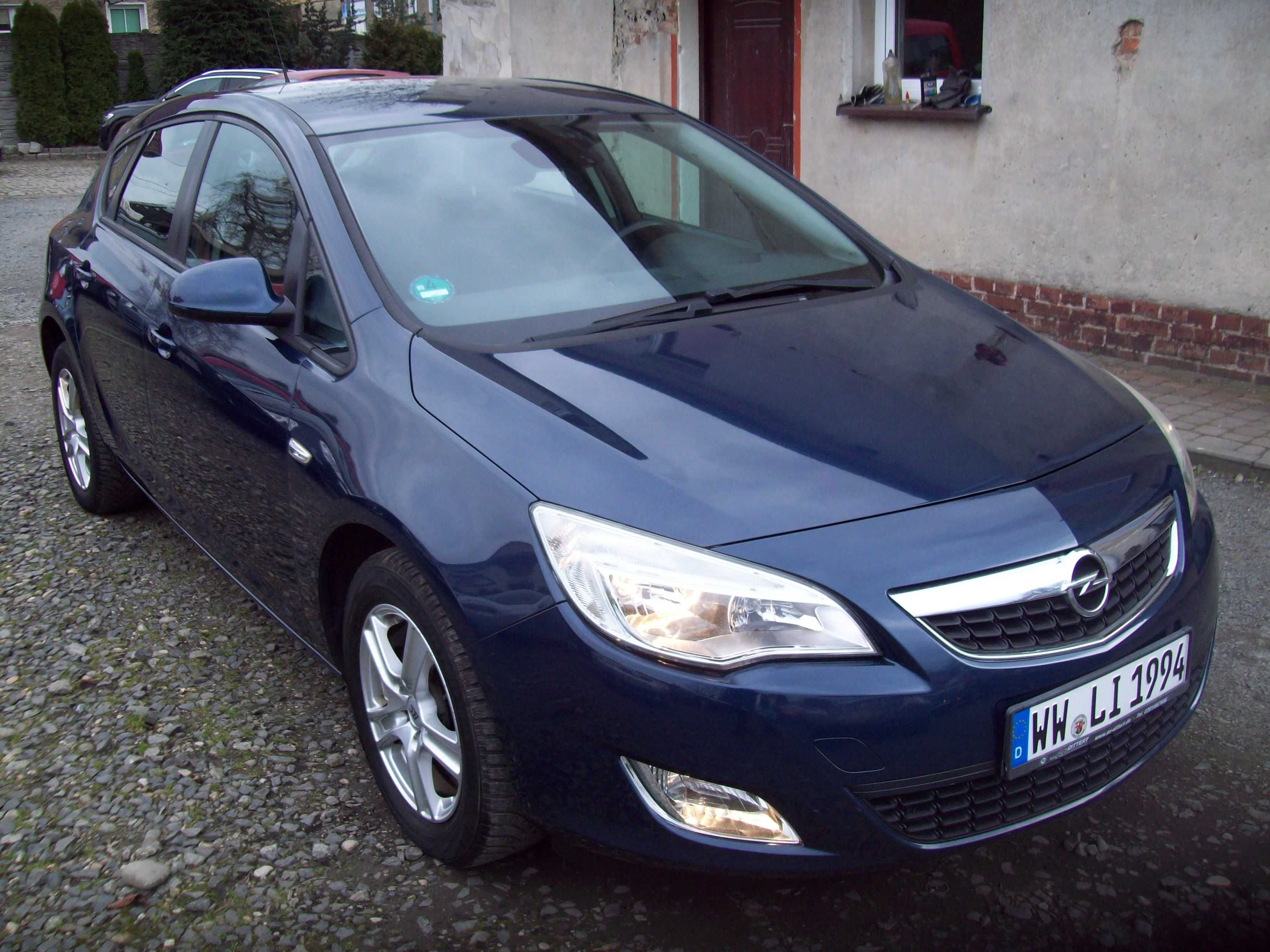 OPEL ASTRA J 1,6 /stan idealny /z Niemiec