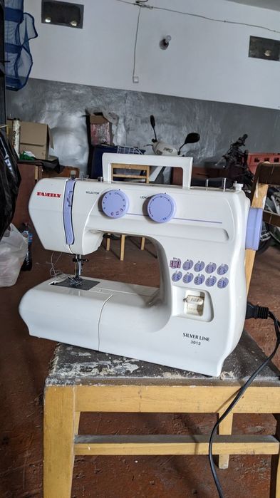 Швейная машина Janome Family Silver Line 3012