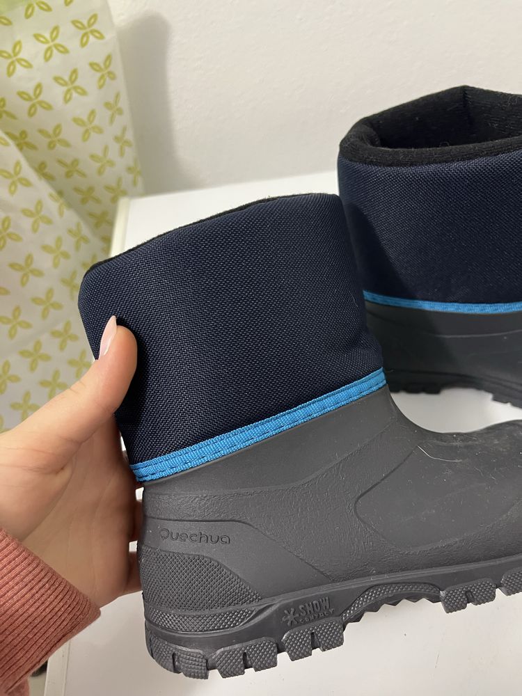 Botas de criança para a neve. 30/31