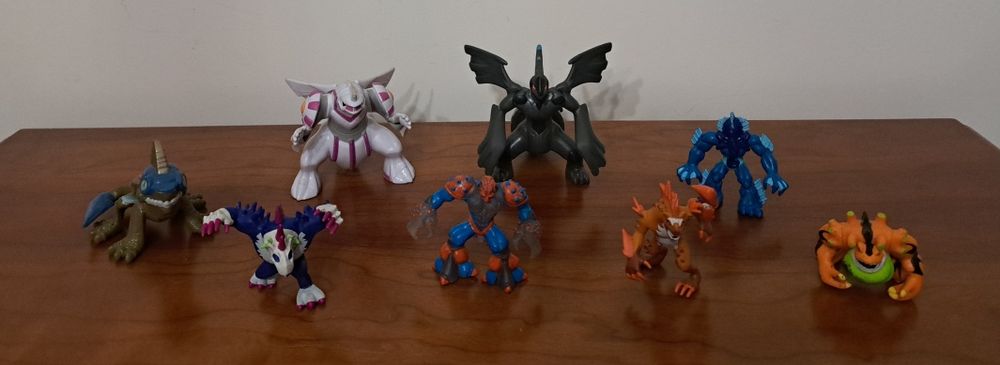 12 Figuras em miniatura com cores alegres