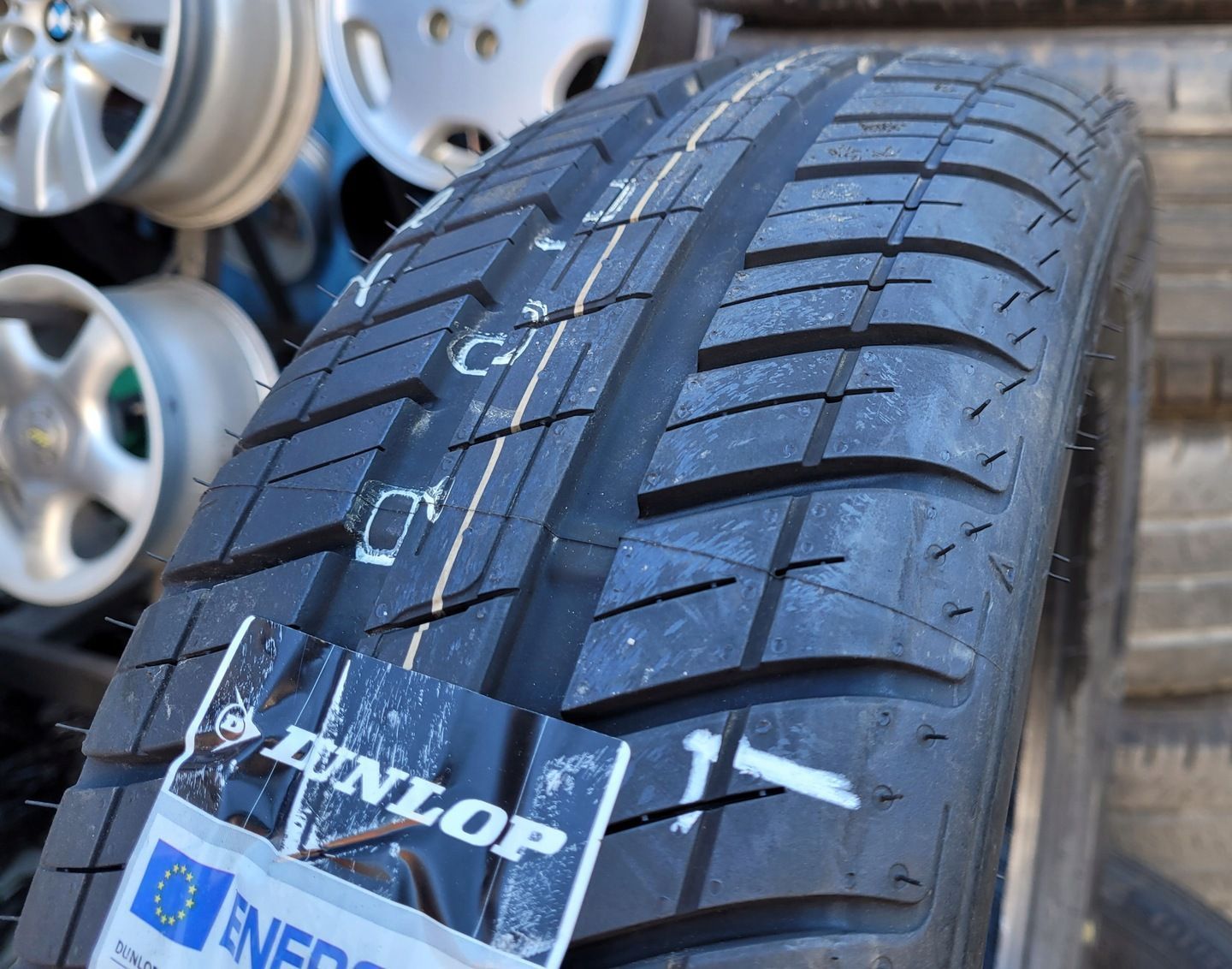 2x Dunlop Street Response 2 175/60R15 81T L822A