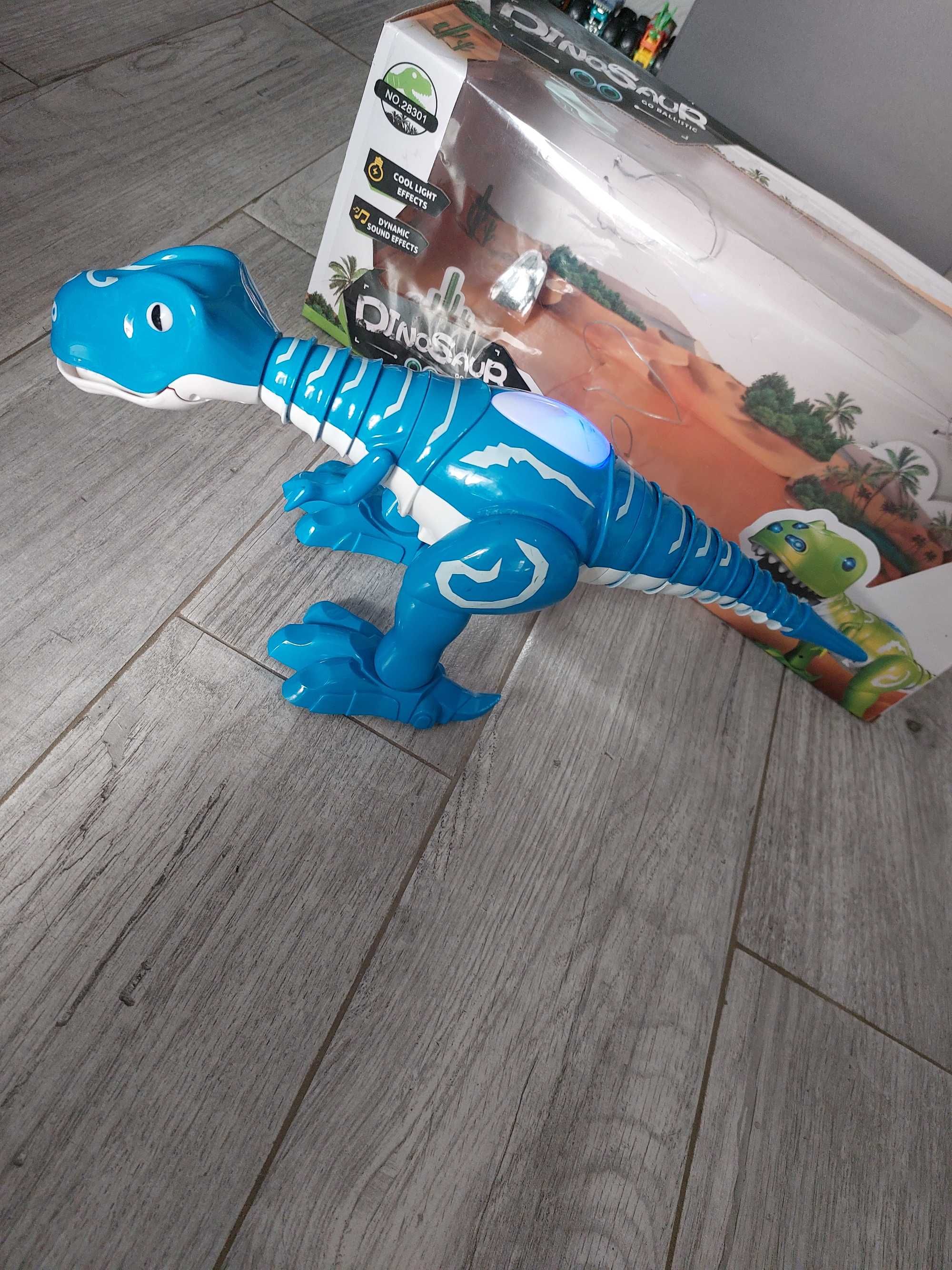 Figurka chodzacy grający HH Poland Dinozaur 67640 interaktywny t-rex