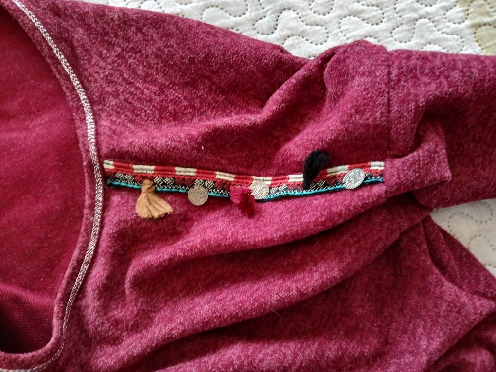Camisola XL macia com aplicações nos ombros