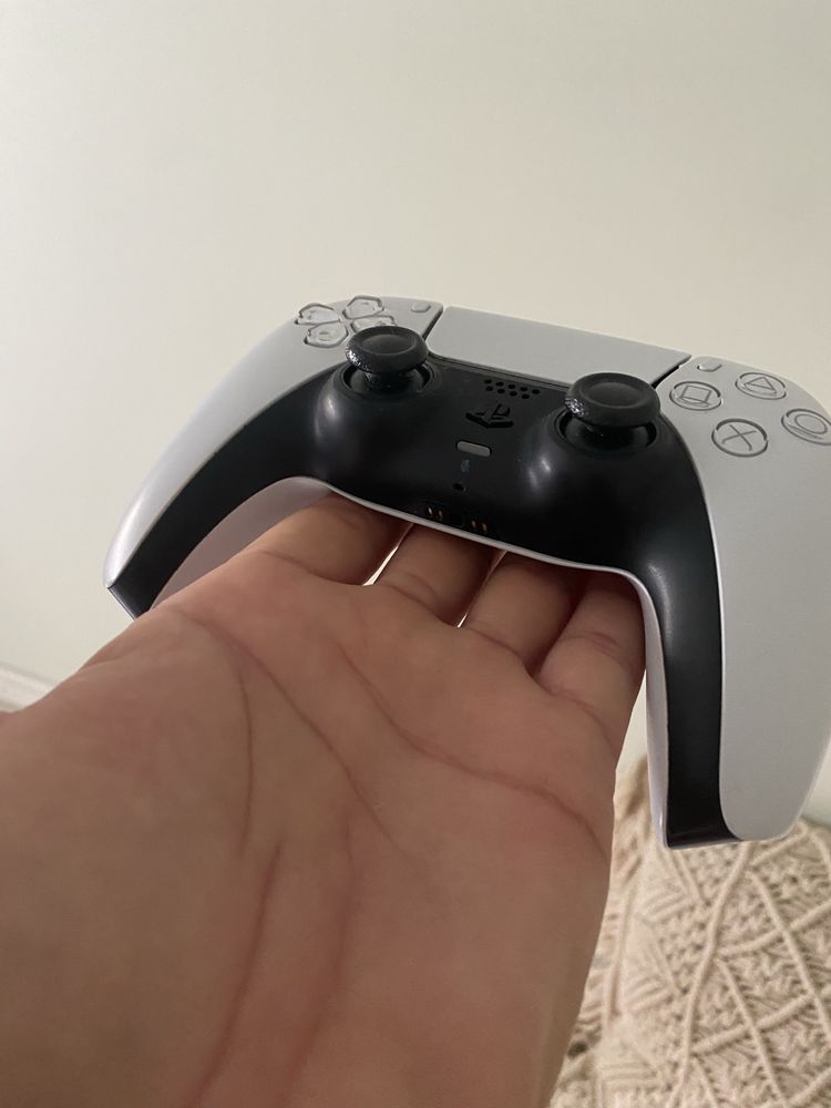 PlayStation 5 com comando e gran turismo