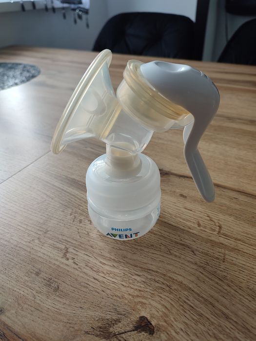 Pojemnik,Laktator,odciągacz ręczny  avent firmy Philips.