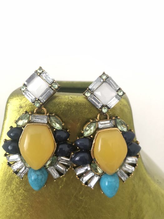 Brincos azul e amarelo