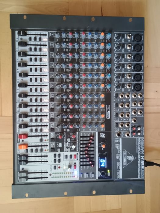 Behringer Xenyx X1832USB