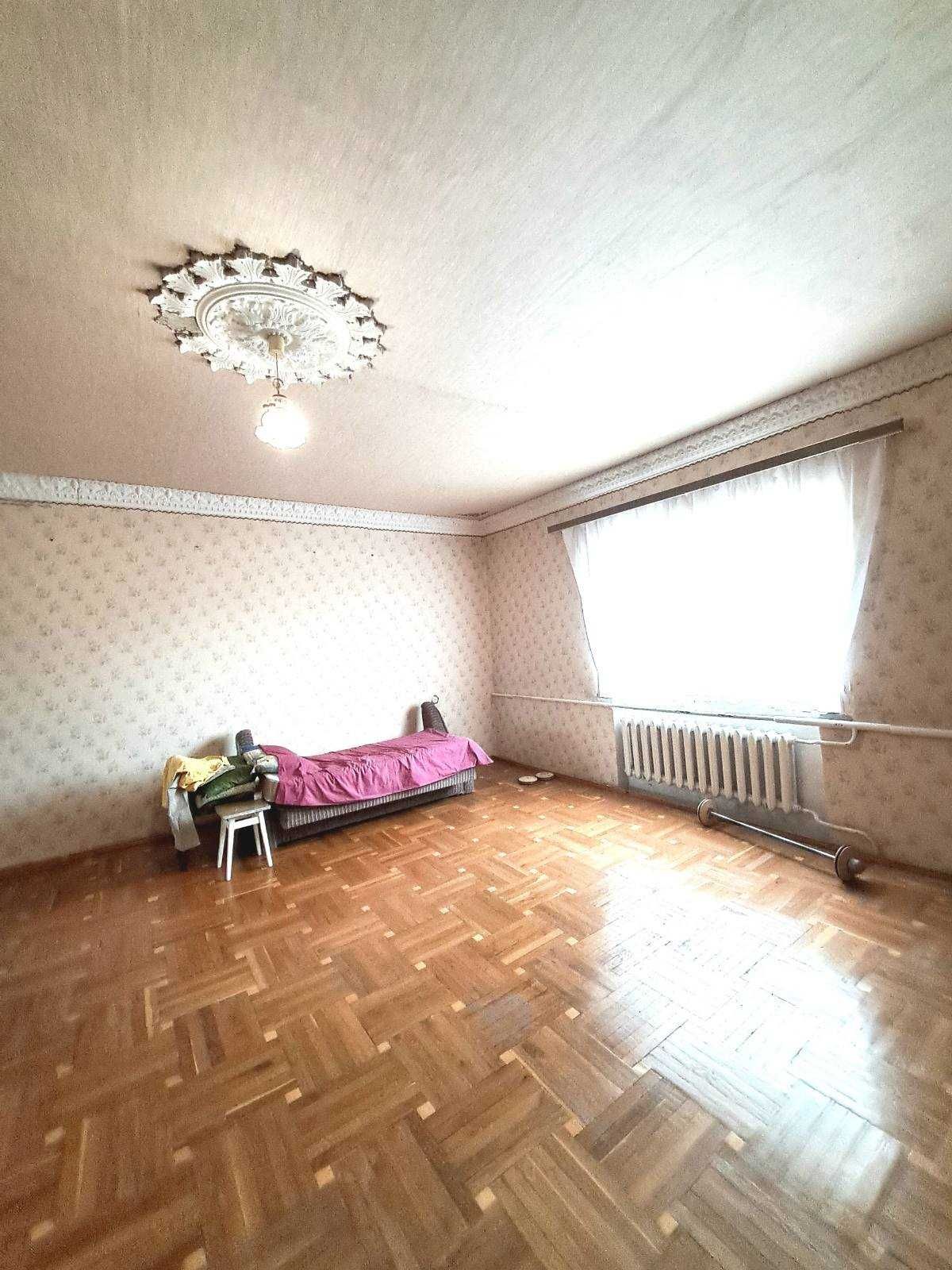 Продам міцний будинок в центрі Соколівки.