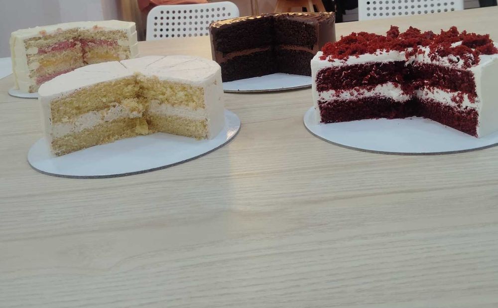 Homemade and Custom Cakes64672864547587121