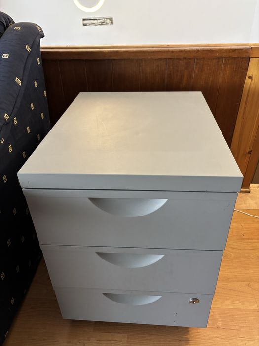 Gaveteiro cinzento rodas – 3 gavetas, com fechadura