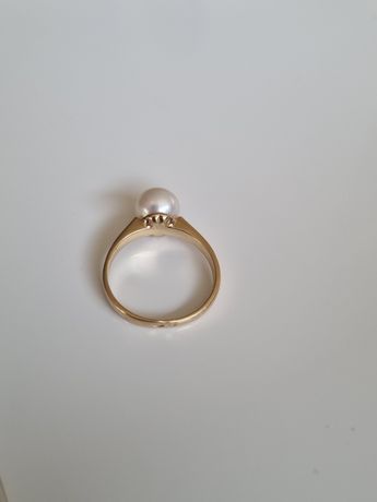 Złoty pierścionek z perłą rozmiar 11-12 próba 585 14k 2,63 gr ideał :)