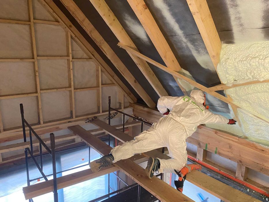 Izolacje natryskowe pianą pur, ocieplanie poddasza, stropów, piana PUR