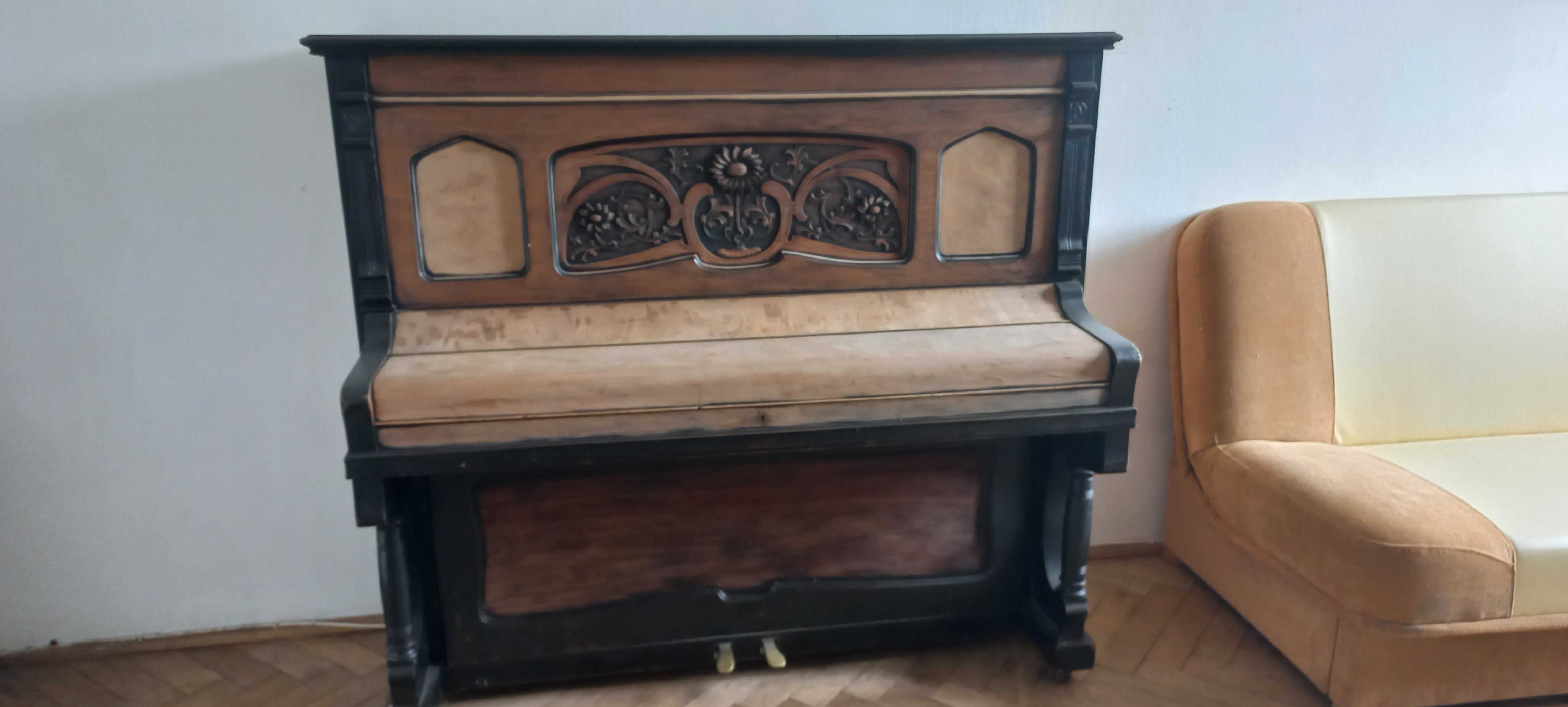 zabytkowe pianino