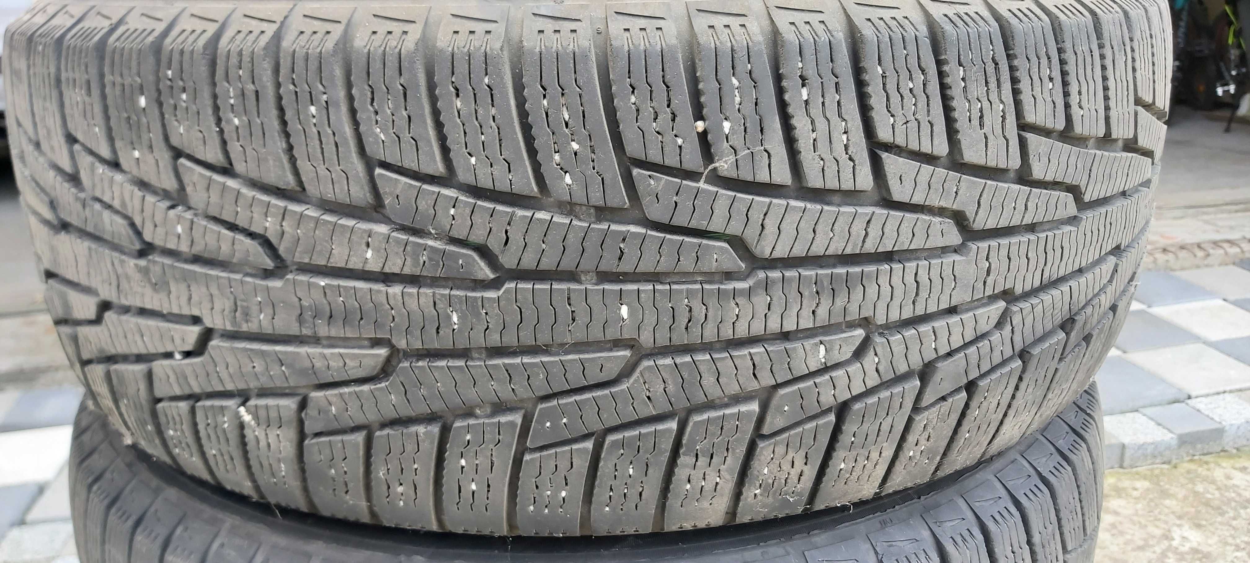 Резина Зимова NOKIAN TYRES NORDMAN 215/55 R17