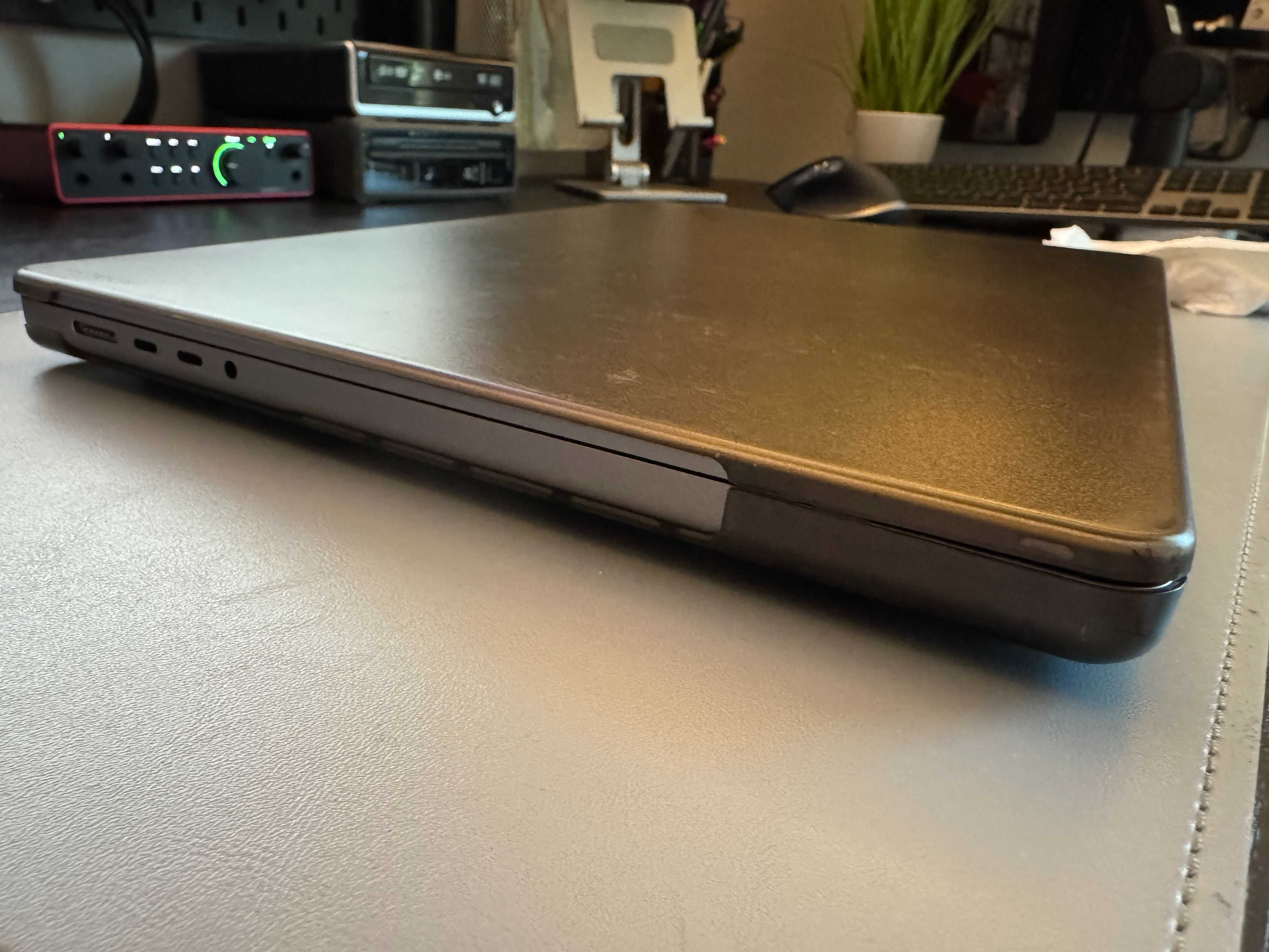 Apple MacBook Pro 16" M2 Pro 12-core CPU