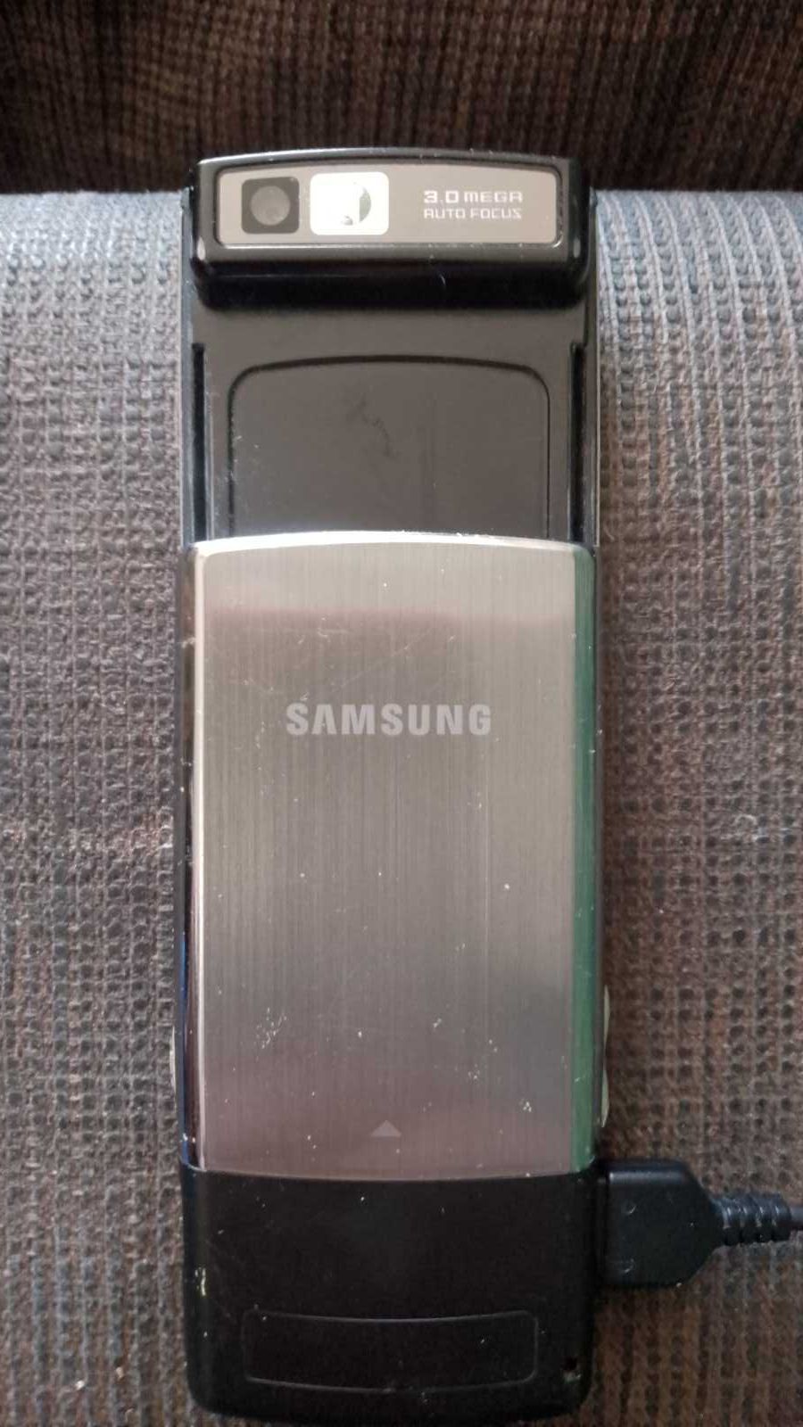 Телефон Samsung SGH-L811