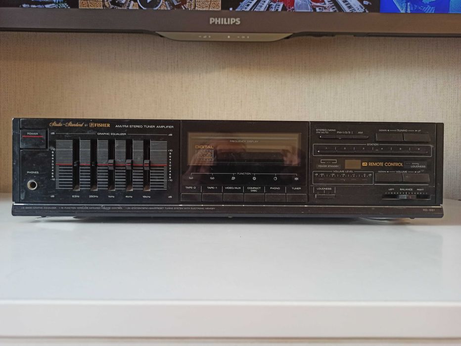 Підсилювач з еквалайзером Fisher RS-881