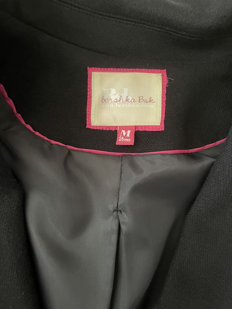 Czarna grubsza marynarka żakiet z poduszkami na ramionach rozmiar s/m