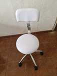 Vendo cadeira cor  branca para estética, cabeleireiro, dentista etc...