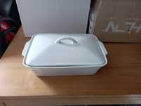 Terrina com tampa em louça