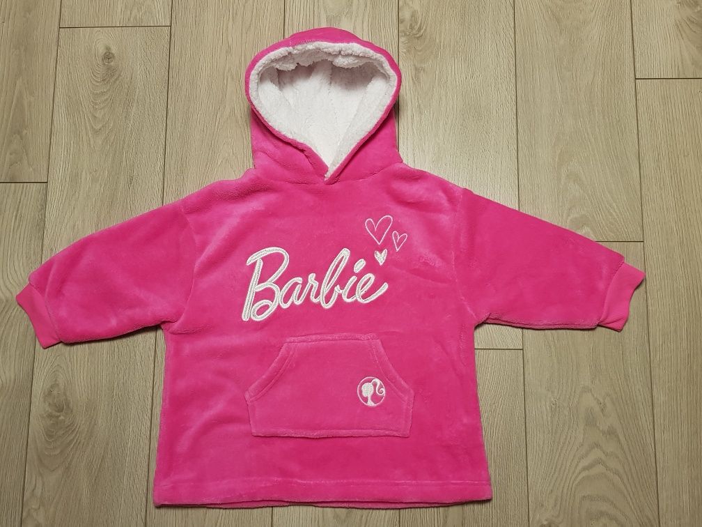 Puszysta bluza snuddie z motywem Barbie.