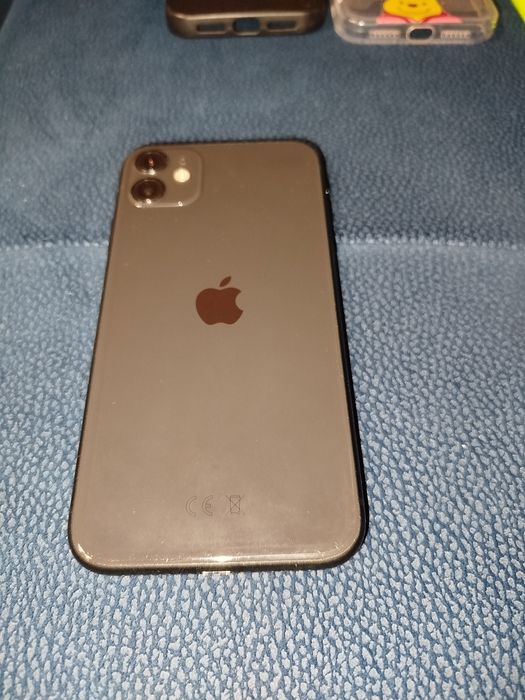 iPhone 11, dodatkowo 15 sztuk etui i  nowe szkło ochrone