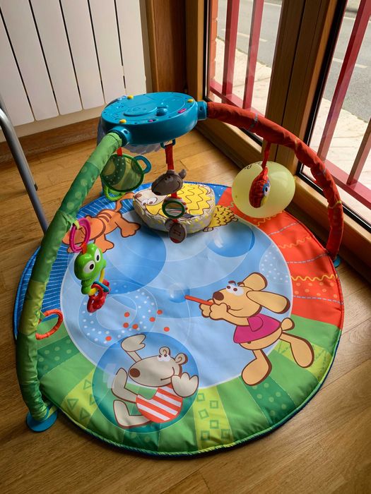 Parque infantil com música