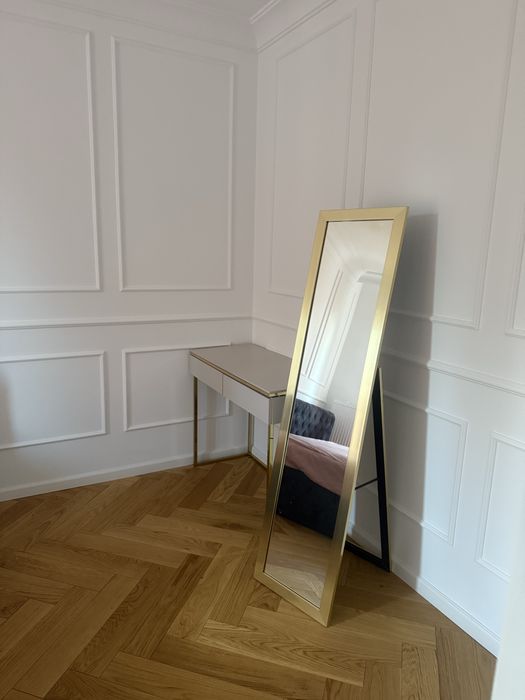 Pokój dla dziewczyny w zamian za opiekę nad domem Zielonka