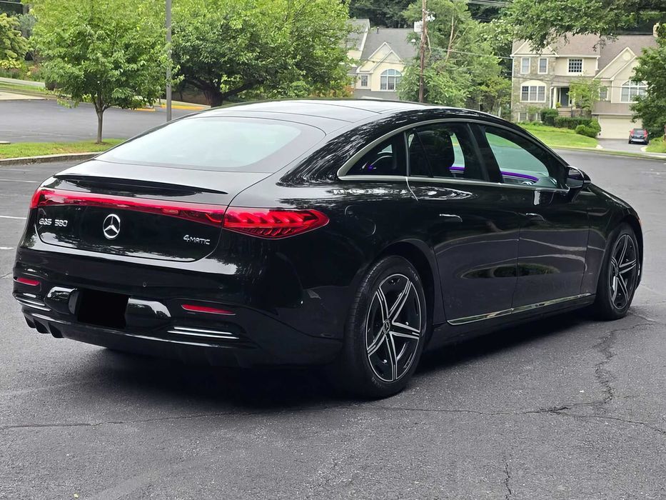 Mercedes-Benz EQS      2022