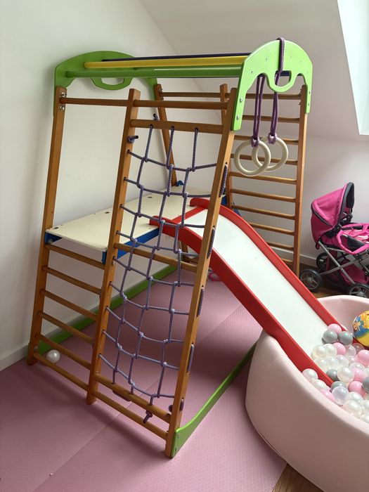 Domowy drewniany plac zabaw małpi gaj