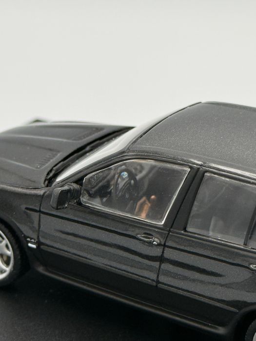 1:43 BMW E53 4.4 MINICHAMPS. Чорний колір.