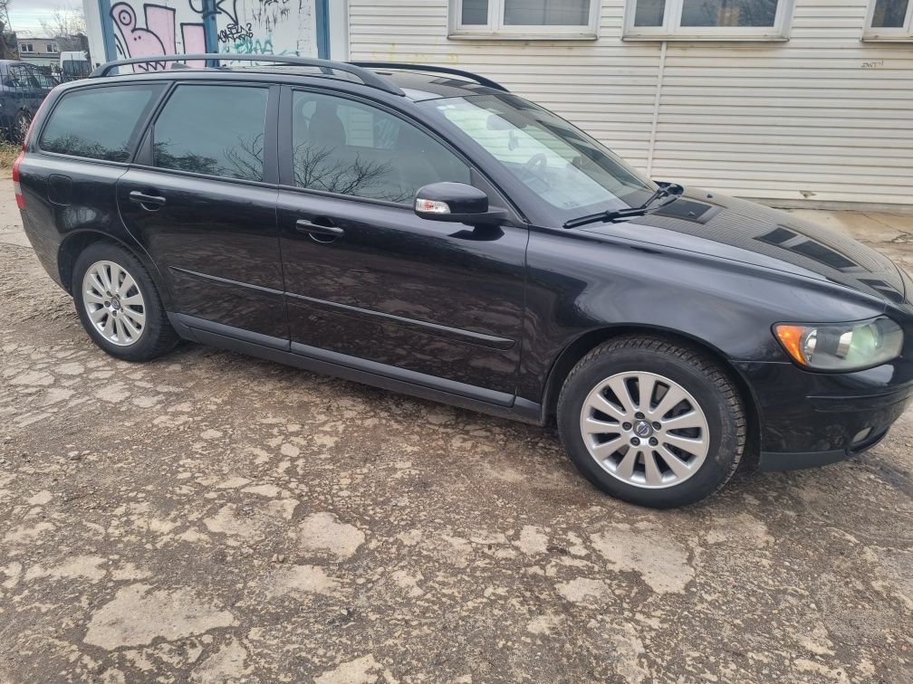 VOLVO v50 Momentum 2.4 d5 180KM